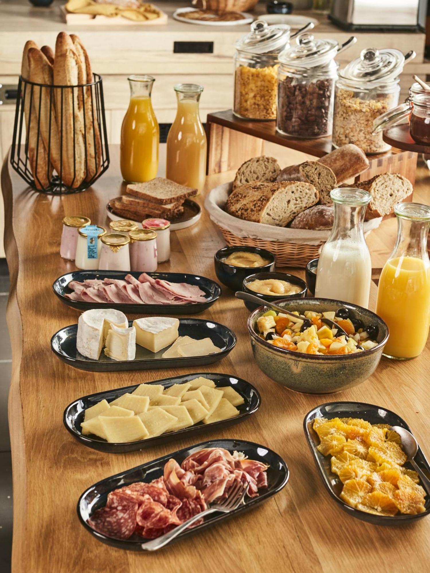 Kyriad - Ermont Hotel 3*